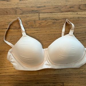 Simple Wishes pumping and nursing bra